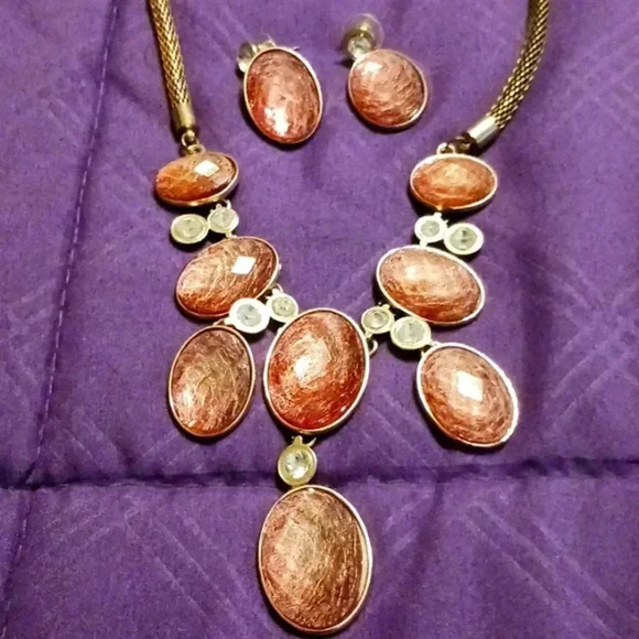 A very unique  beaded pearl necklace..copper color. - Picture 2 of 4